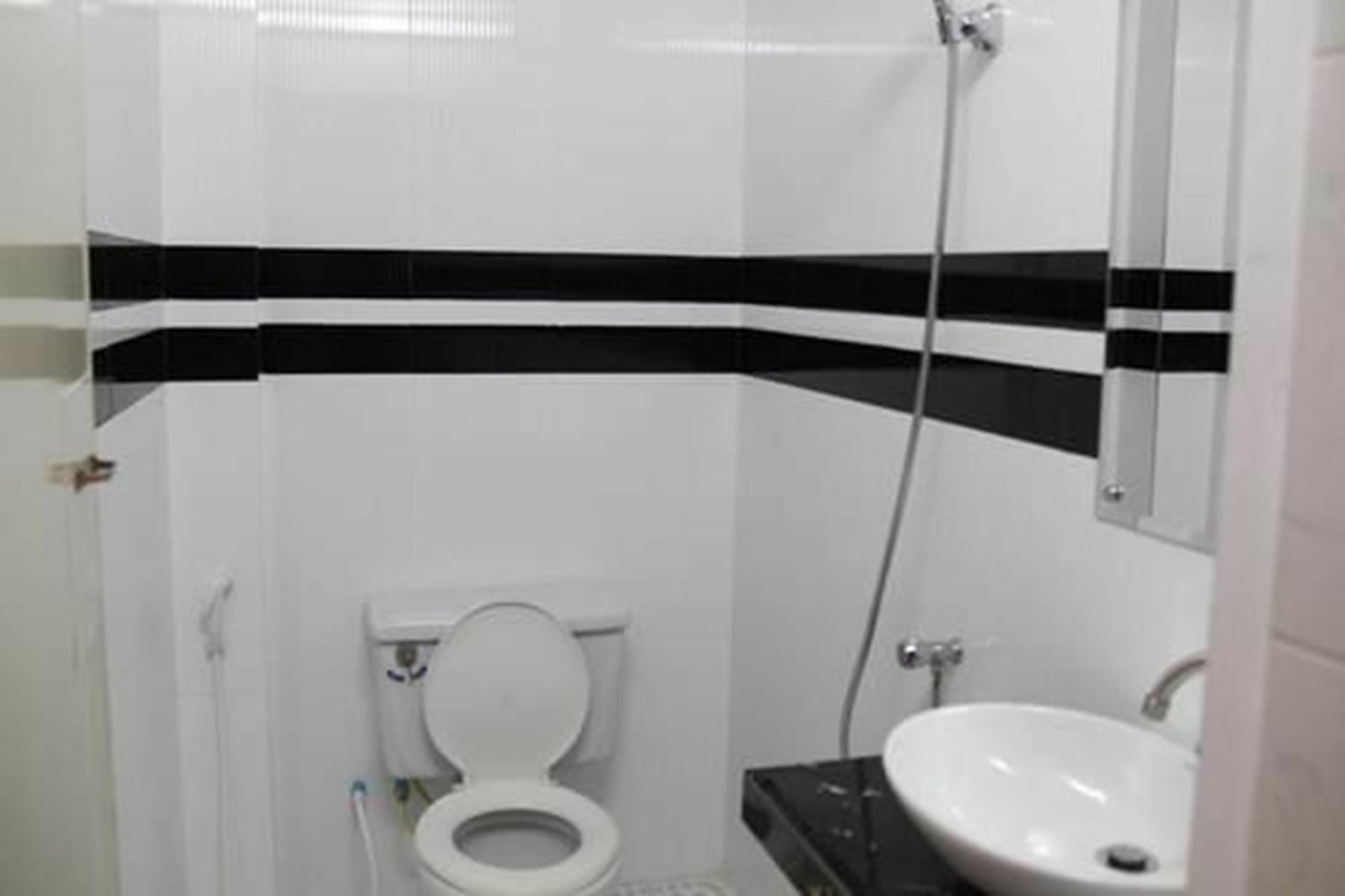 Capitol 3 Guesthouse بنوم بنه المظهر الخارجي الصورة